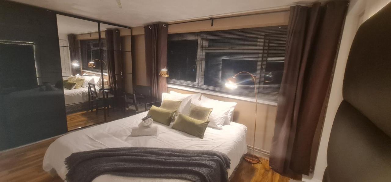 Ferienwohnung R3 Superking Sized Bed & 75" Tv On The Wall In Clapham London Exterior foto