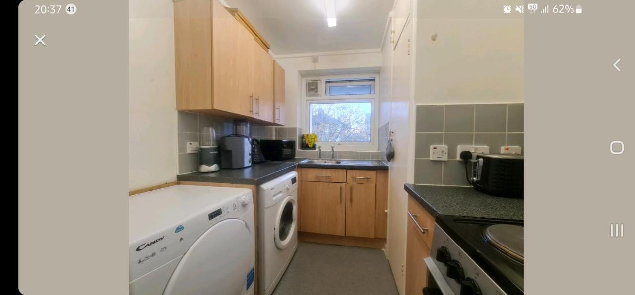 Ferienwohnung R3 Superking Sized Bed & 75" Tv On The Wall In Clapham London Exterior foto