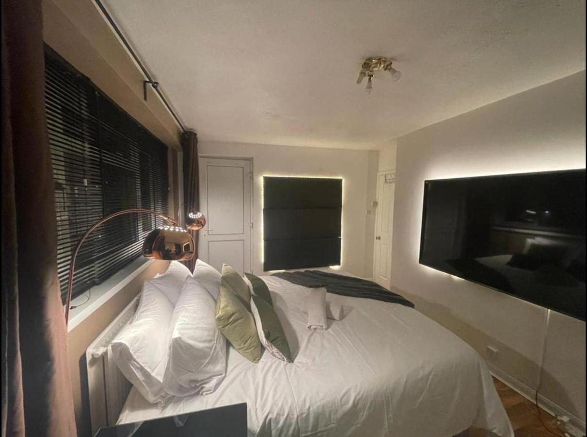 Ferienwohnung R3 Superking Sized Bed & 75" Tv On The Wall In Clapham London Exterior foto