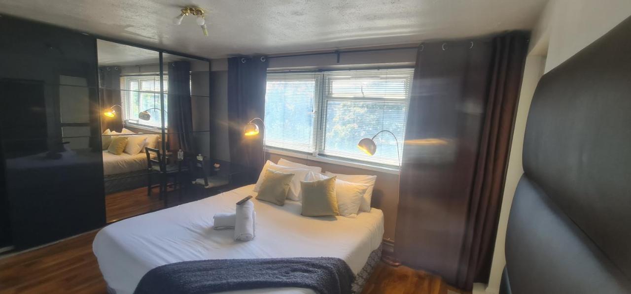 Ferienwohnung R3 Superking Sized Bed & 75" Tv On The Wall In Clapham London Exterior foto