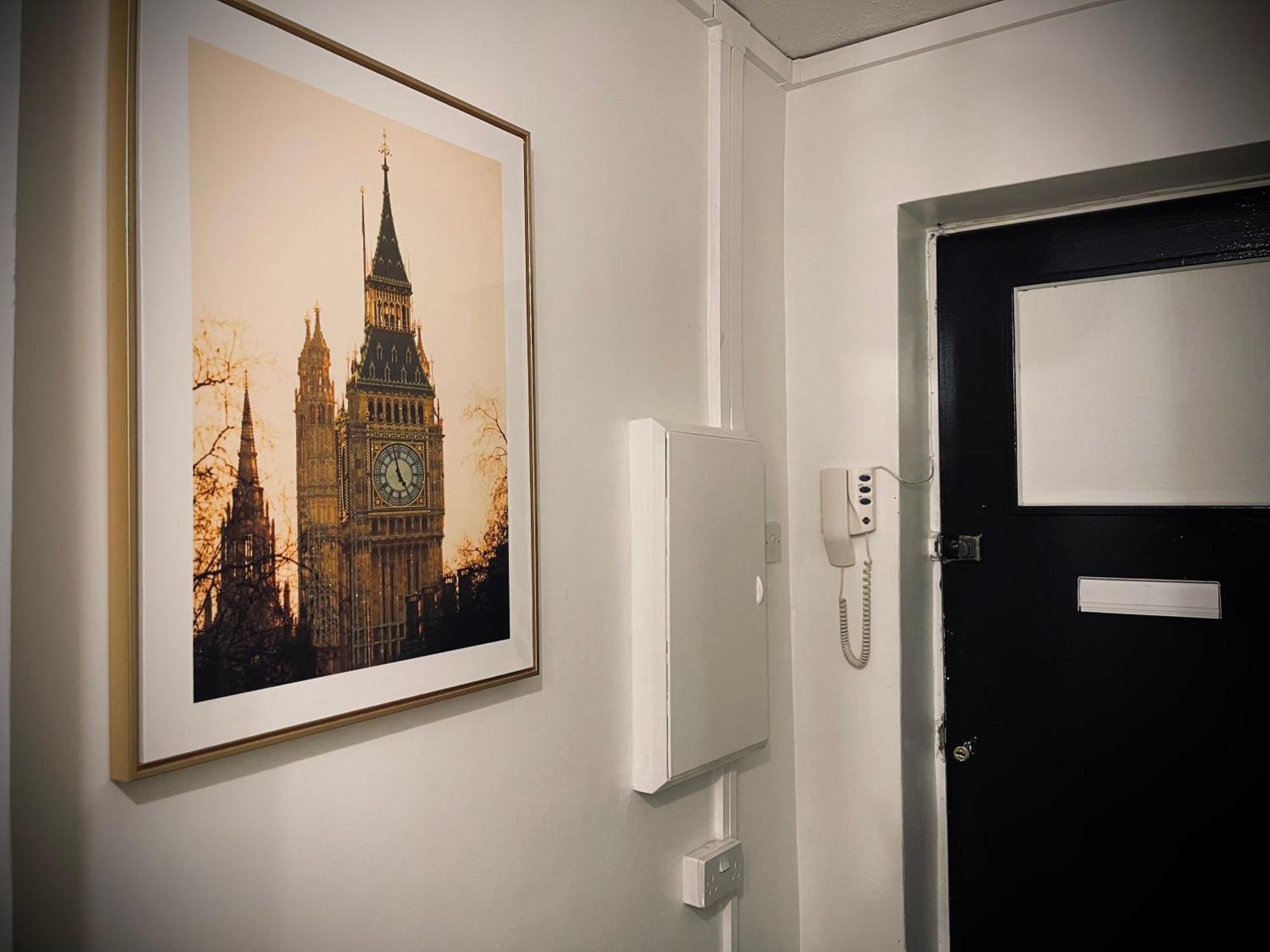 Ferienwohnung R3 Superking Sized Bed & 75" Tv On The Wall In Clapham London Exterior foto